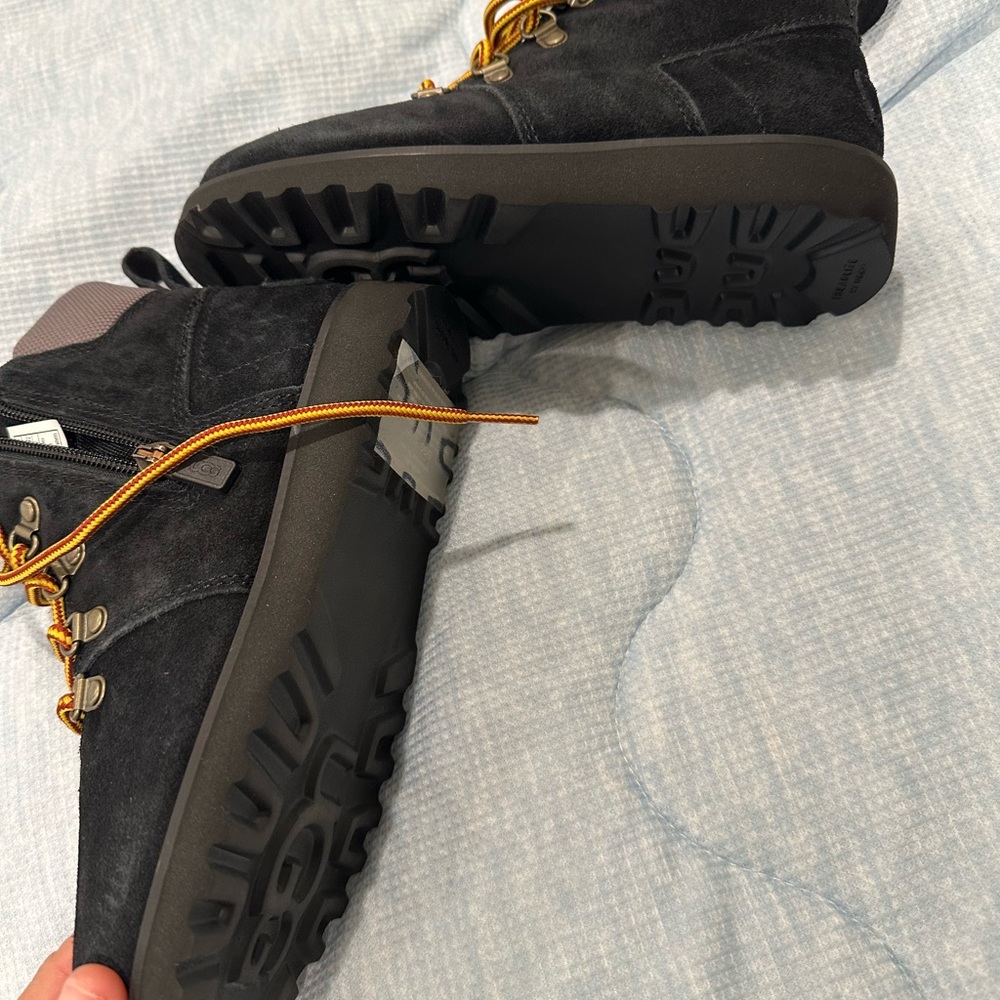 UGG